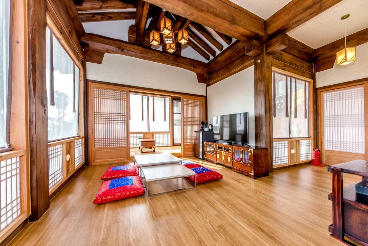 Hallagung Seogwipo Extérieur photo