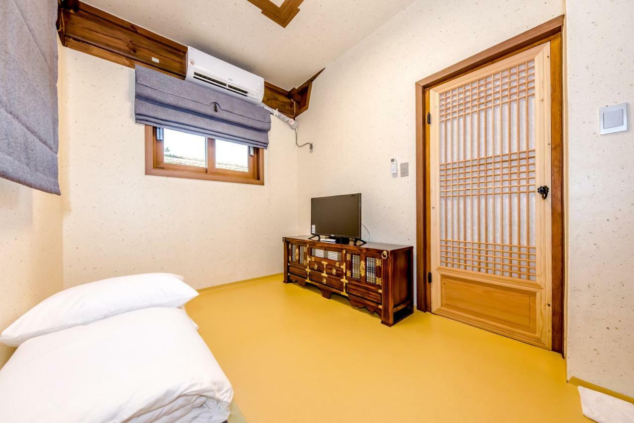 Hallagung Seogwipo Extérieur photo